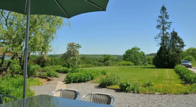 Bungalow in Noiseux With Wood-fired Hot Tub