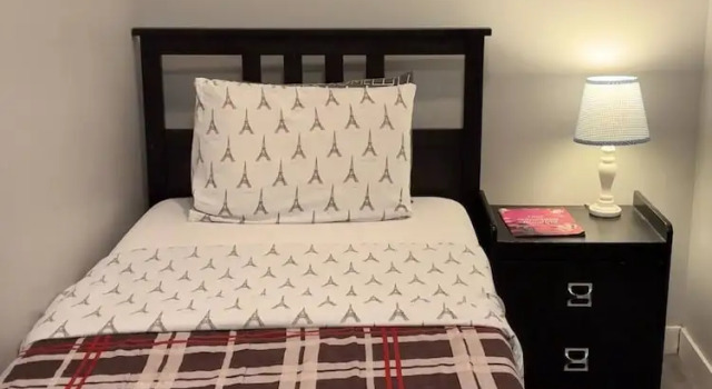 Spacious-cozy 2bed Condo in Square Ones Misissauga, Varaa Huoneisto Mississauga 