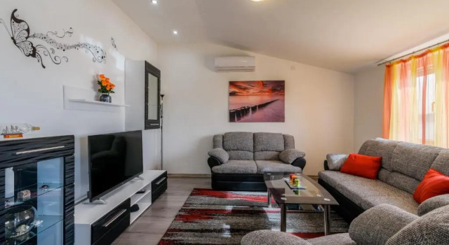 La Bodega Apartments, Забронировать Апартаменты/квартира Отели Трогир с бассейном, рядом с Частный Пляж «Сикрет Гарден Барада Бич Апартмент», Бассейн
