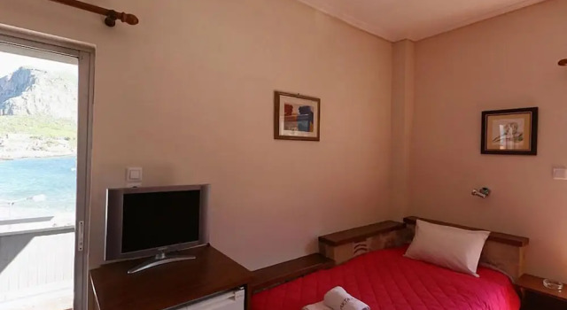 Трёхместный номер Standard с балконом Aktaion Hotel