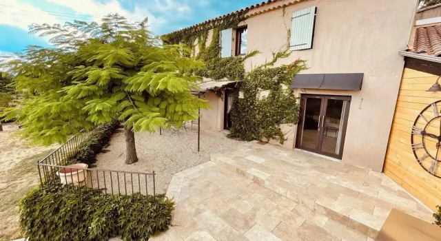 La Réserve Provence, Rezervovat Apartmánový hotel Hotely v Vaugines s parkováním, Parkování