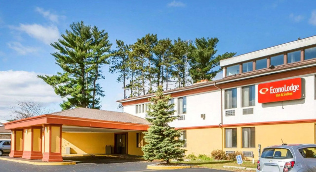 Standard Zimmer University Inn & Suites