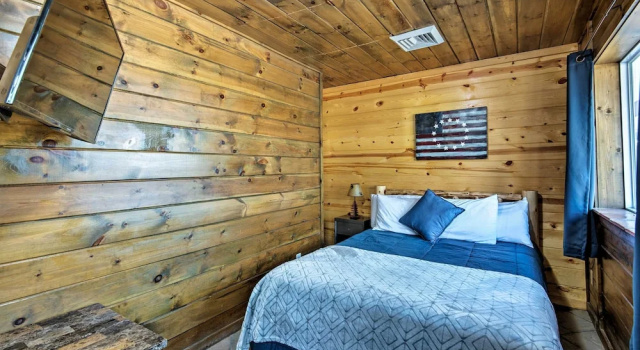 Коттедж с 3 комнатами Broken Bow Mountaintop Home w/ Hot Tub!