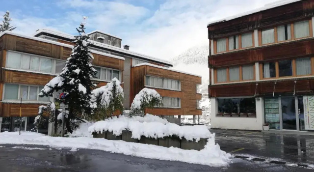 Residence Pradalago by Montana