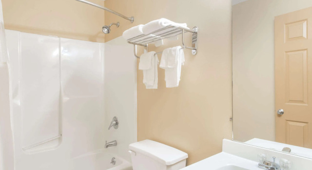 Четырёхместный номер Standard Knights Inn Hadley