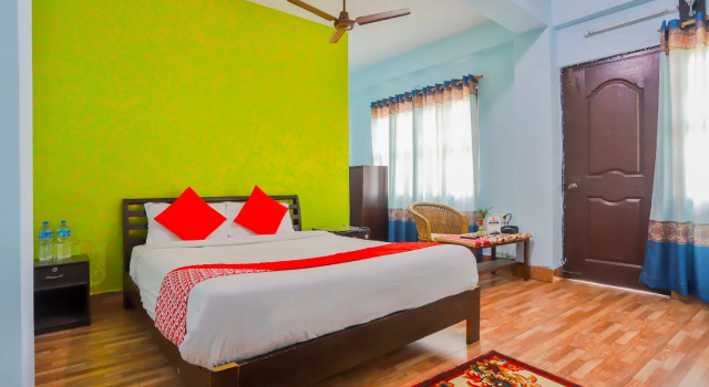 OYO 659 Hotel Lake Tower