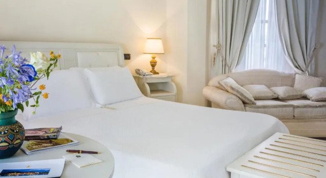 Juniorsuite med udsigt over poolen Sangiorgio Resort & Spa