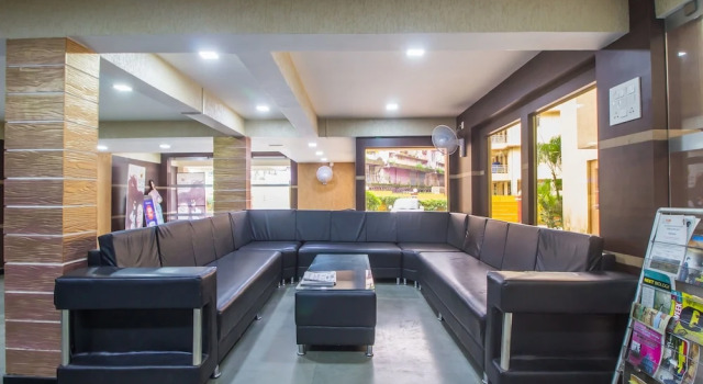 Oyo 16641 Home Ocean view 2BHK Dabolim, Prenota Appartamento Hotel a Goa con parcheggio, Parcheggio