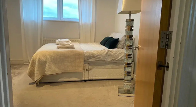 2 Bed Flat - Sleeps 4 - Parking - Wifi