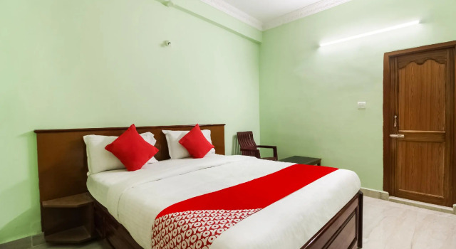 Люкс Standard OYO 67796 Sree Guru Lakshmi Residency
