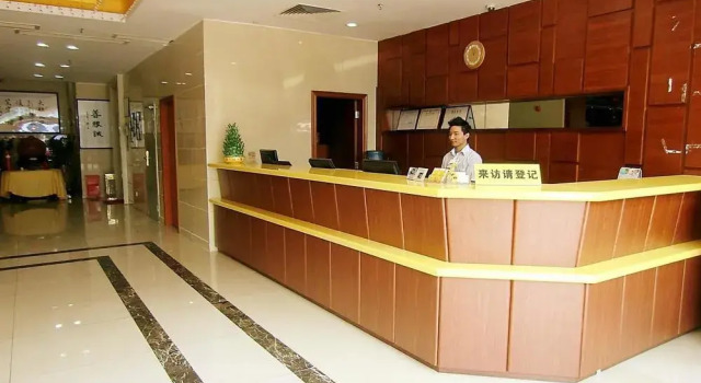 Home Inn Shenzhen Pinghu Huanan City, Boek Hotel Hotels in Guangdong met parkeren, Parkeren