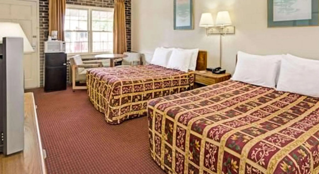 Четырёхместный номер Standard Captain John Smith Inn Williamsburg
