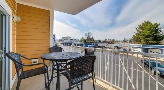 Апартаменты с 2 комнатами с балконом Idyllic New Buffalo Condo: Walk to Beach & Shops!