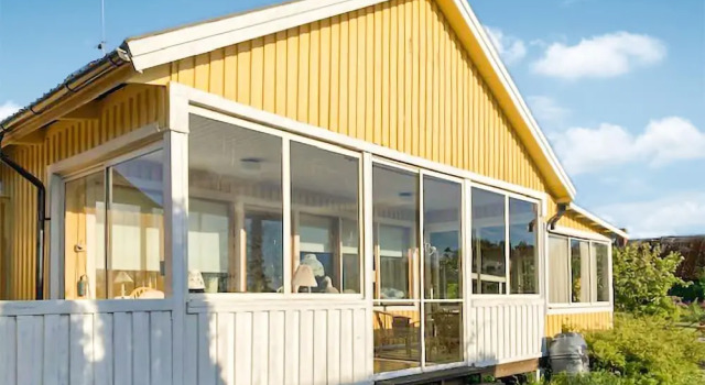 Beautiful Home in Färjestaden With 2 Bedrooms, Book Feriehus Sommerhuse i Småland, Hytte