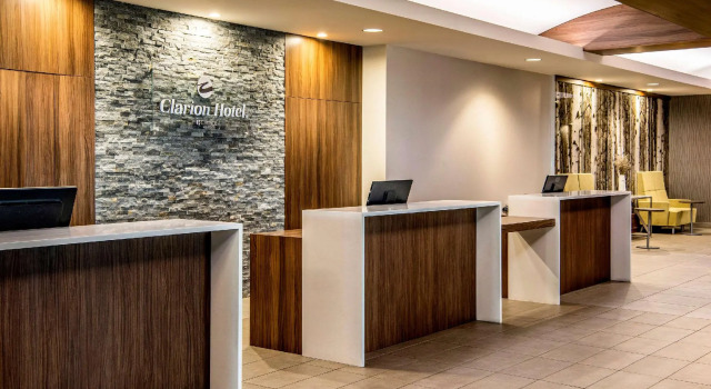 Clarion Hotel & Suites, Book Hotel Hotels in Manitoba with a Pool, Swimming Pool