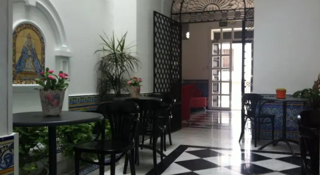 Кровать в общем номере Cool Sevilla Hotel