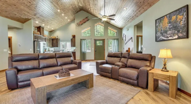 Fire Pit + Deck: Airy Cabin Near Pinetop Lakes, Book Feriehus Pinetop Arizona