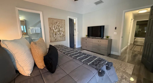 Beautifully Remodeled Pool Home in Southern Dunes, Забронировать Вилла Коттеджи штата Флориды, Коттедж