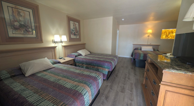 Трёхместный номер Standard Economy Inn Safford