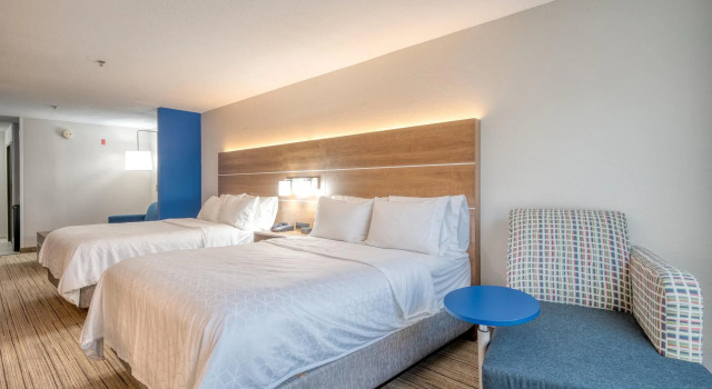 Четырёхместный люкс Holiday Inn Express Hotel & Suites Greenville by IHG