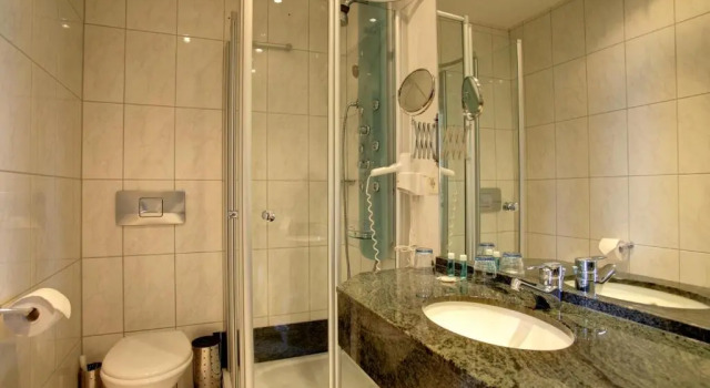 Трёхместный номер Standard Berghotel Kockelsberg