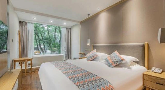 Люкс c 1 комнатой с видом на горы Naxiang Garden Hostel