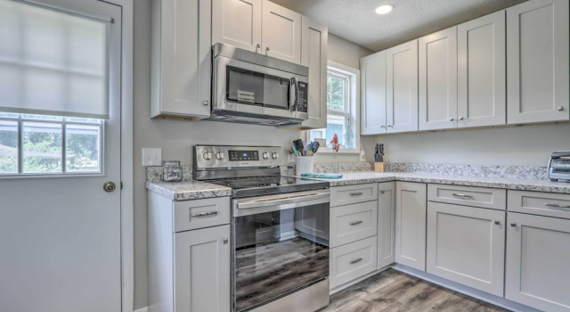 Steps to Lake of the Ozarks: Family Home w/ Views!, Забронировать Дом для отпуска Виллы Камдентон, Вилла
