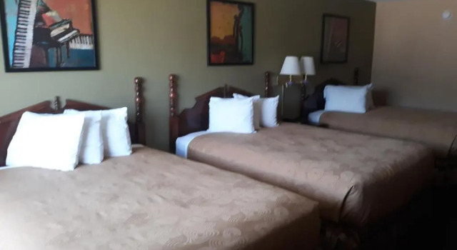 Двухместный номер Standard Angel Inn Near IMAX, a Travelodge by Wyndham