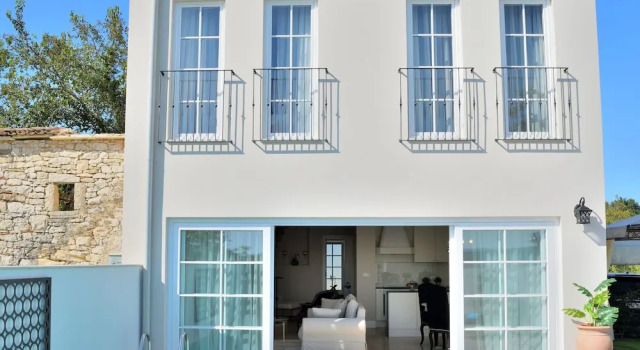 Sunlit Villa in Buje With Swimming Pool, Забронировать Вилла Отели Буе с бассейном, Бассейн