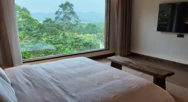 Двухместный люкс с видом на озеро Shanban Homestay