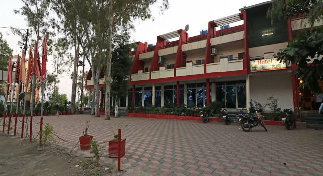 OYO 22889 Hotel Shree Ji, Забронировать Отель Отели штата Махараштры 3 звезды, 3*