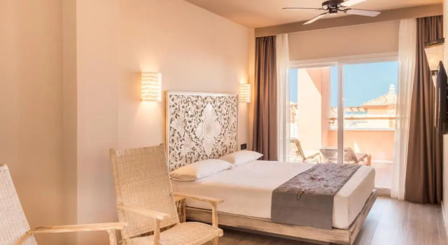 Двухместный номер Standard с видом на бассейн Hotel Tarifa Lances, a member of Radisson Individuals