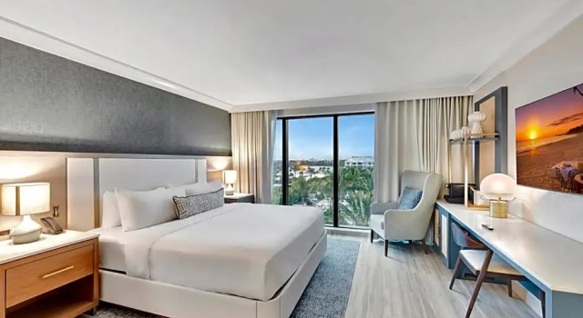 Трёхместный номер Standard Tideline Palm Beach Ocean Resort and Spa