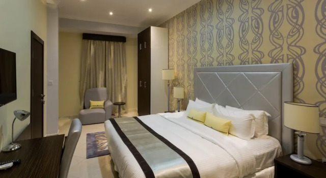 Люкс с балконом Morning Side Suites Etim Inyang