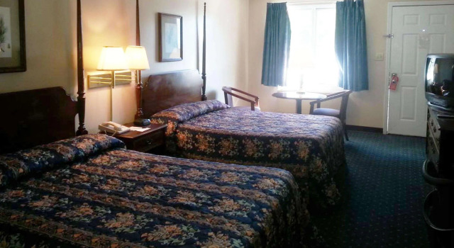 Четырёхместный номер Standard Stratford Motor Inn East Ellijay