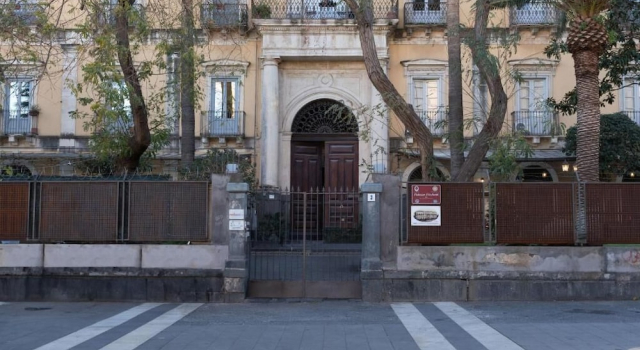 B&B Palazzo Fischetti, Забронировать Отель «постель и завтрак» Катания Сицилия, рядом с Городской музей Беллини