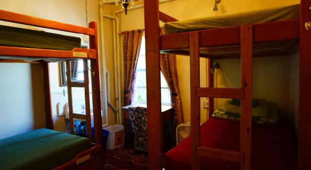 Кровать в общем номере (женский номер) Green Tortoise Hostel