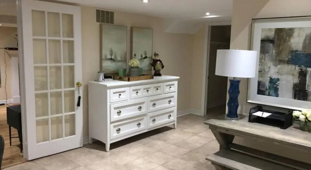 Beautiful 1 bedroom lower level apartment, Varaa Huoneisto Mississauga 