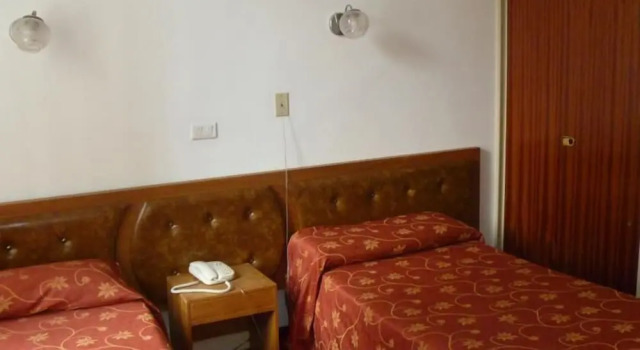 Hotel Turista, Rezerwuj Hotel Montserrat Buenos Aires