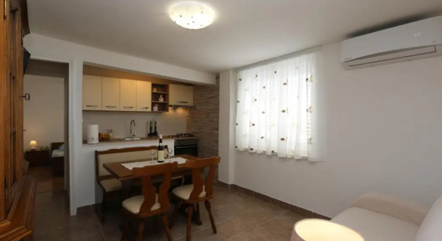 Apartment DamirK, Prenota Appartamento Hotel a Isole Quarnerine con parcheggio, Parcheggio