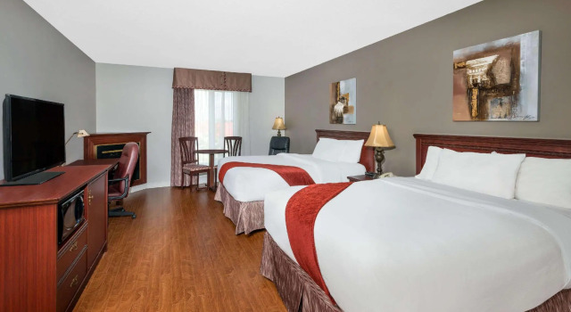 Четырёхместный номер Standard Le Parc Gatineau, Tapestry Collection by Hilton
