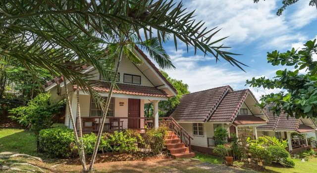 Трёхместный номер Standard с балконом Lanta Manda Resort
