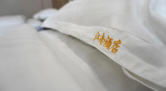 Yuxi Jiangnan Hotel (High-speed Railway Station), Buchen Sie Hotel Hotels in Yunnan mit Parkplatz, Parkplätze
