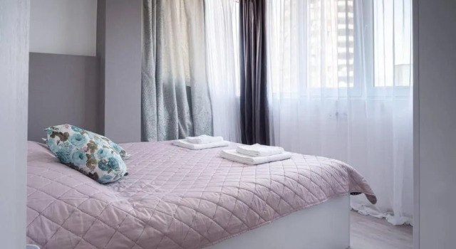 Sunlight Condo With Balcony Near Holiday Inn, Забронировать Отель Тбилиси Регион Тбилиси, рядом с Концертный зал Тбилиси