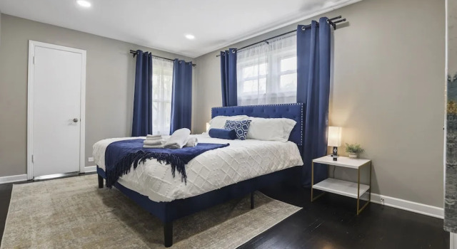 Charming Retreat In The Heart Of Des Plaines 3 Bedroom Residence by RedAwning, Забронировать Отель Отели Иллинойс 3 звезды, 3*
