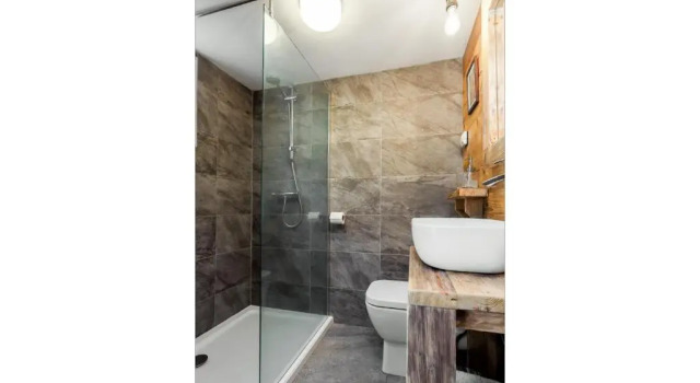 Апартаменты Gorgeous Town Centre Apt with Courtyard Garden
