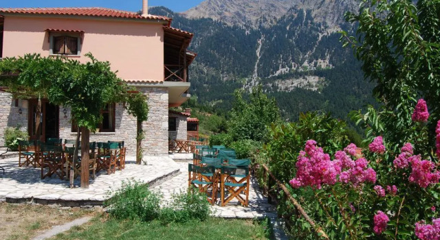 Dryades Guesthouse, Book Hotel Áno Khóra 