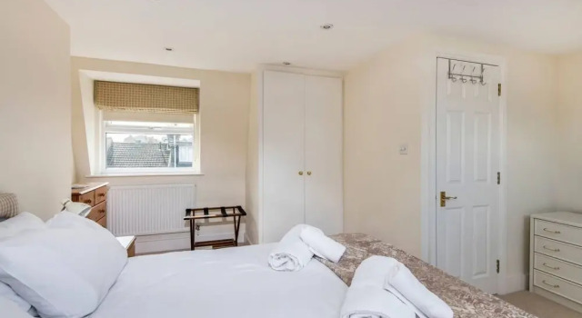 Fabulously British 3 Bed House near Battersea Park
