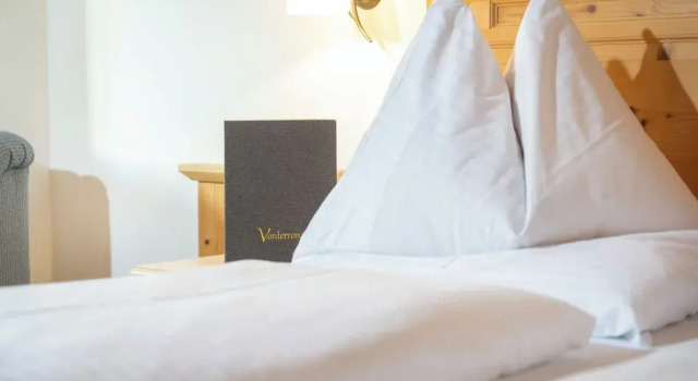 Четырёхместный семейный номер Standard с балконом и с видом на горы Hotel Vorderronach Sommer-Joker-Card in Saalbach & Parkplatz
