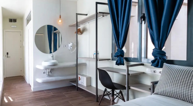 Двухместный номер Standard с видом на город Hostal Charlotte-Gran Vía